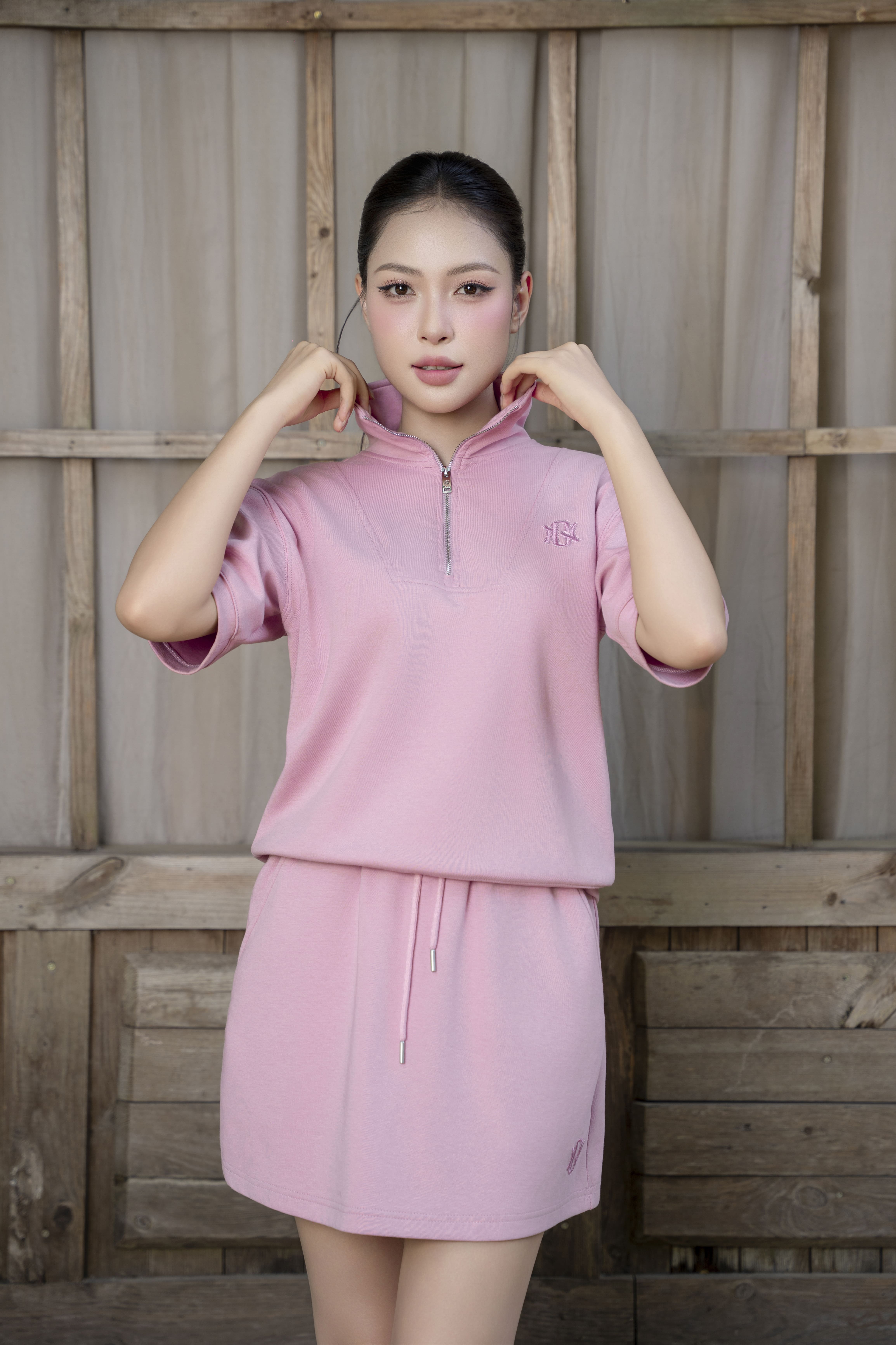 Set Váy Áo GUNO Vải Modal Cool Mềm Mát Cổ Polo Khóa Kéo Phối Sườn Logo Thêu Thời Trang