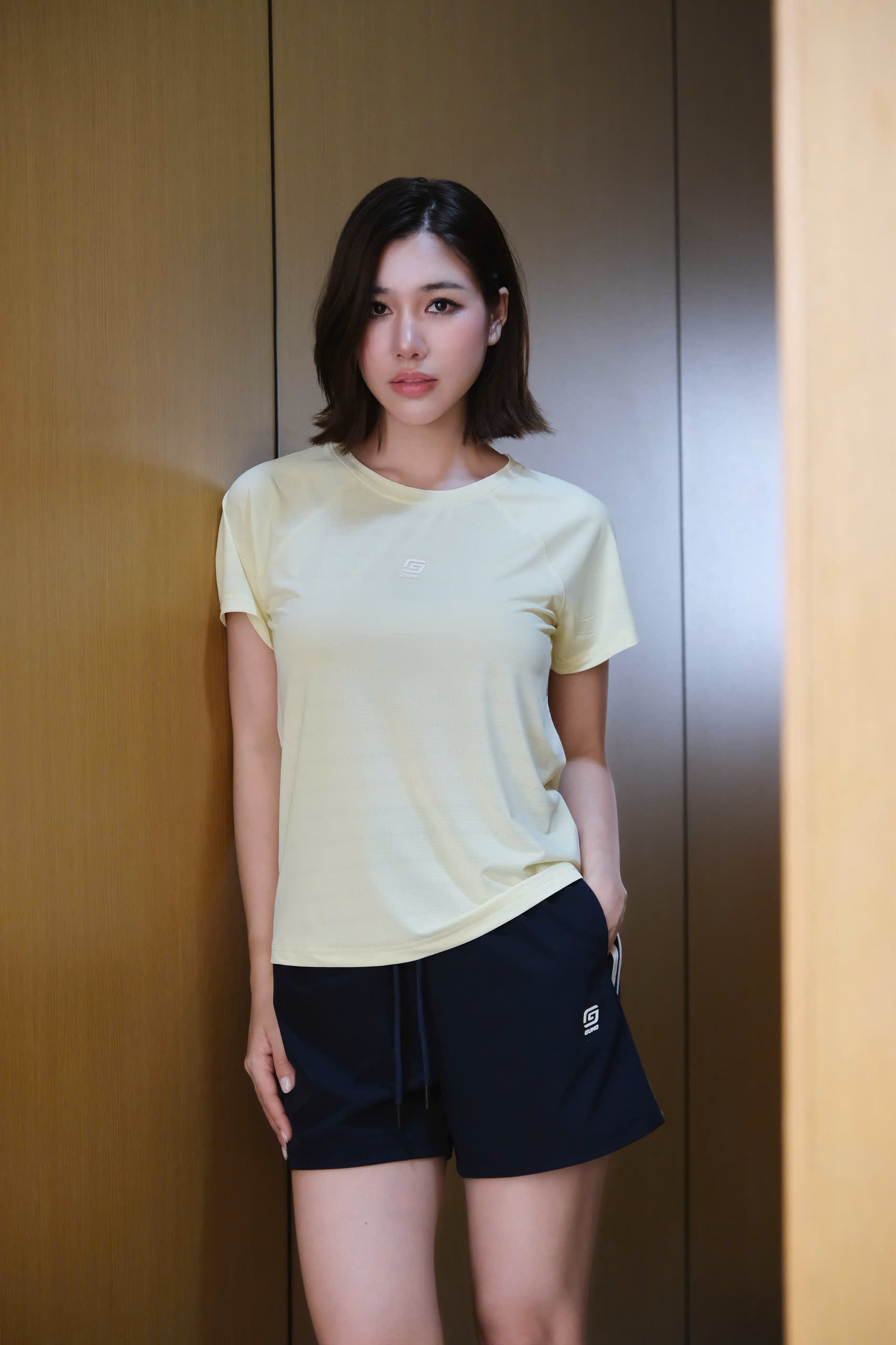 Bộ quần áo đùi Nữ GUNO thể thao quần vải gió áo thun thông hơi tay raglan