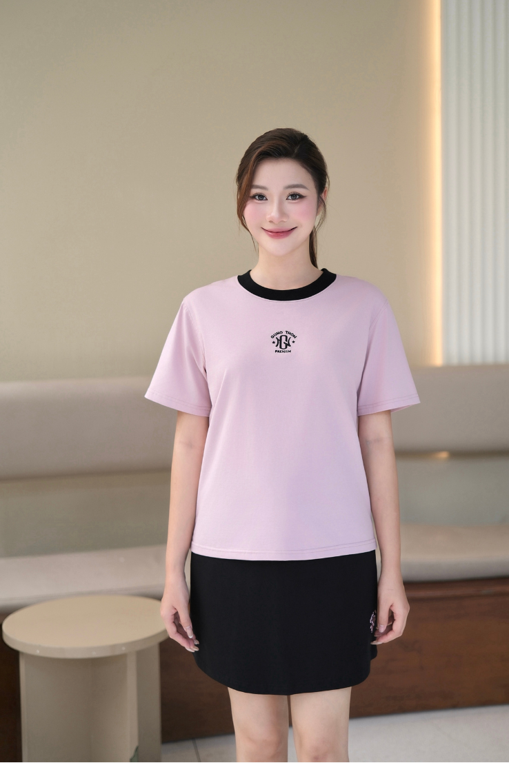 Set Váy Áo Vải Thơm Cổ Tròn Phối Màu Logo Thêu
