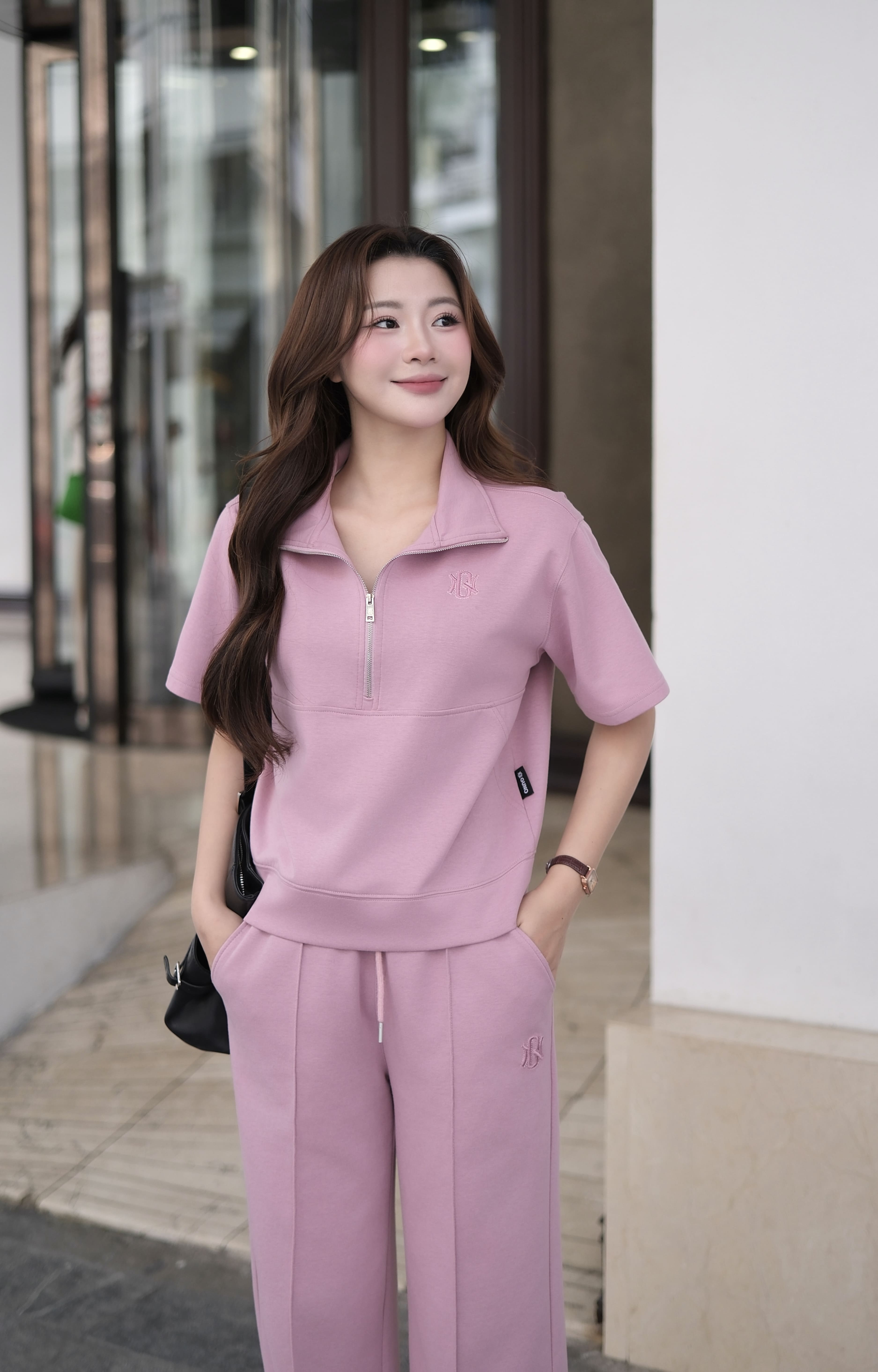 Bộ Quần Áo Nữ GUNO Modal Cool Cao Cấp Kéo Khoá Cổ Quần Suông Logo Thêu