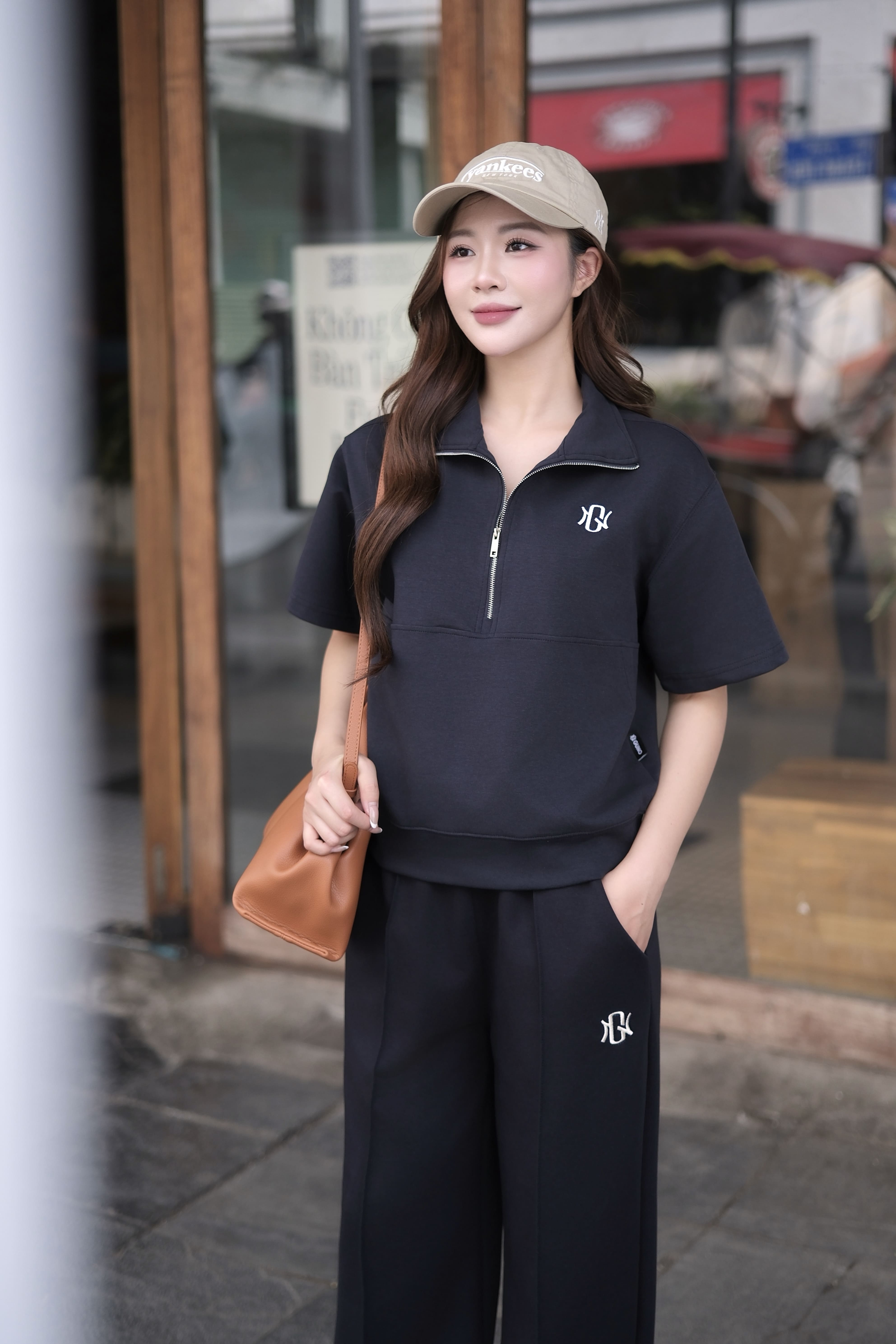 Bộ Quần Áo Nữ GUNO Modal Cool Cao Cấp Kéo Khoá Cổ Quần Suông Logo Thêu