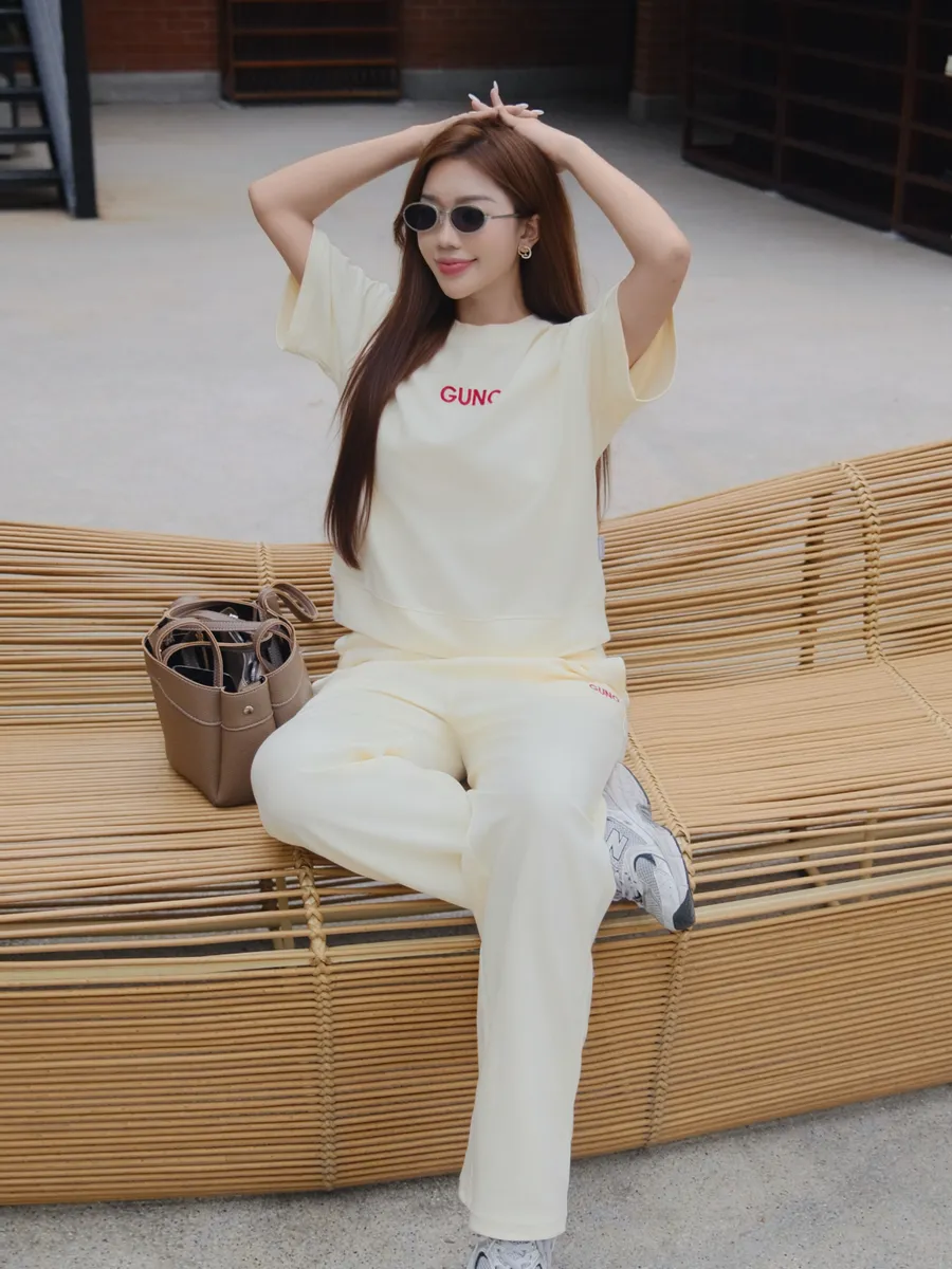 Bộ Quần Áo GUNO Cao Cấp Cổ Tròn Kèm Quần Suông Logo Thêu