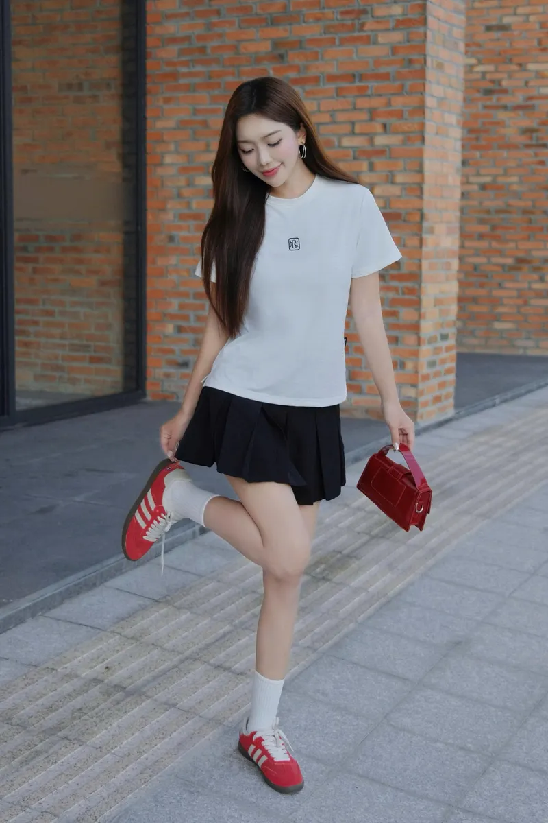 Áo Phông Thể Thao Nữ GUNO Cao Cấp Cotton Thông Hơi Co Dãn Thoáng Mát Logo Thêu