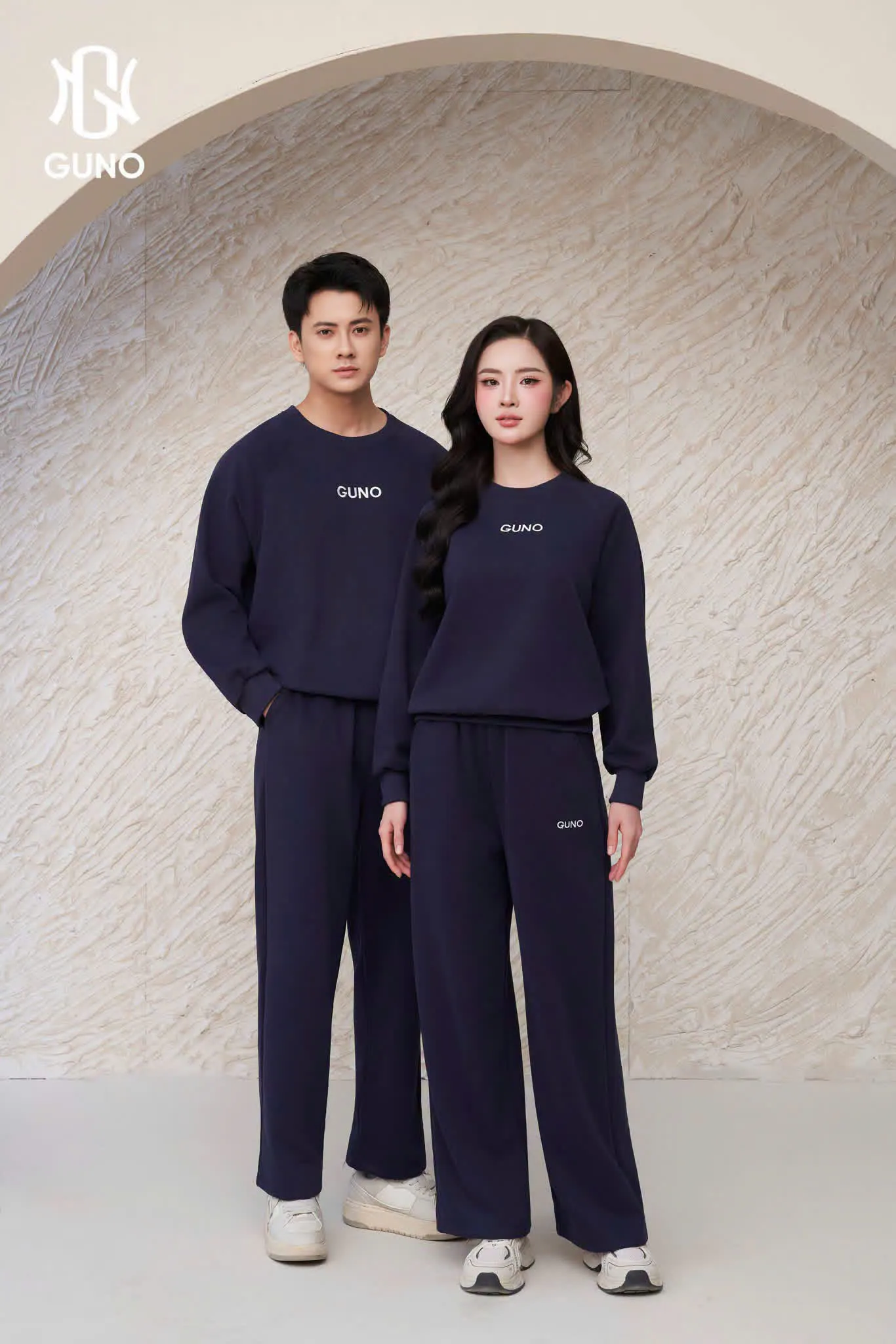 Bộ Quần Áo Nỉ Nữ GUNO Cổ Tròn Logo Thêu Kèm Quần Suông Set Bộ Thu Đông